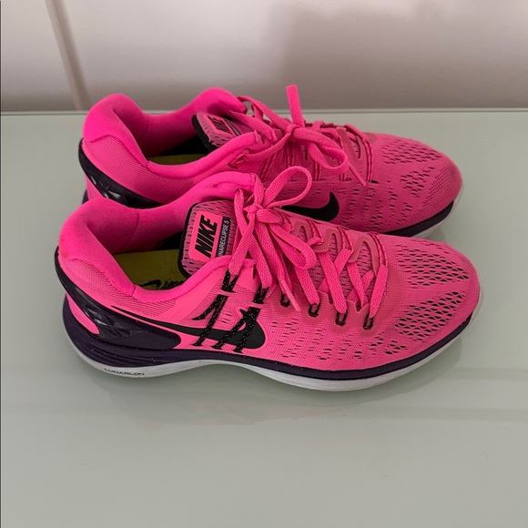 Nike Women’s Lunar Eclipse 5 running shoes in pink pow and black colorway - Picture 2 of 9